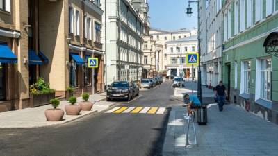 Благоустройство нового пешеходного маршрута завершилось в Дмитровском переулке