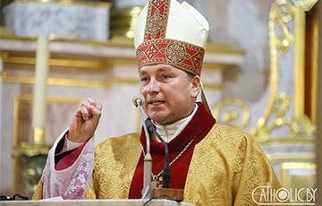 Епископ Юрий Кособуцкий вступился за бело-красно-белый флаг и гимн «Магутны Божа»