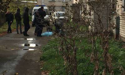 В Петрозаводске во дворе дома был найден труп мужчины: убийца задержан