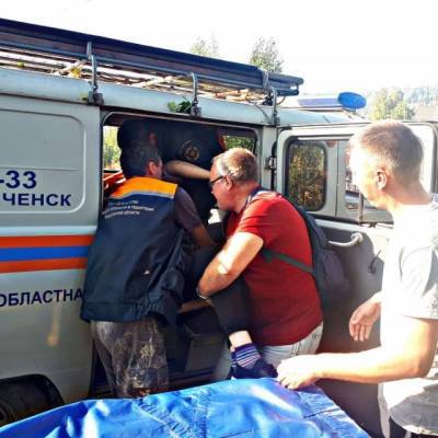 В Кузбассе спасатели эвакуировали из тайги двух женщин