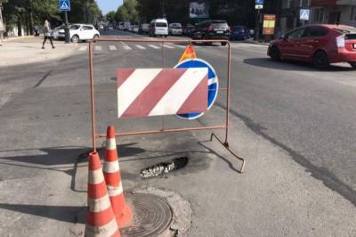В Хабаровске снова провалилась дорога