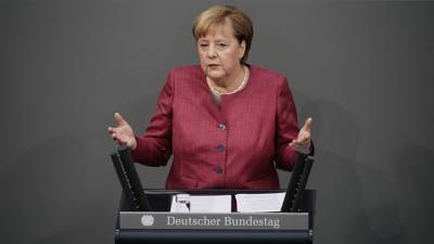 Прощальная речь канцлера: Меркель пытается помочь Лашету в борьбе с Шольцем
