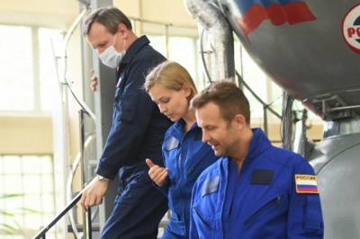 Экипаж с Юлией Пересильд начал сдавать экзамены перед полетом на МКС