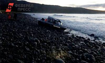 В Мурманской области продолжаются поиски трех человек с затонувшего судна