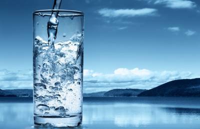 Какую воду нельзя пить по утрам? Важно знать!