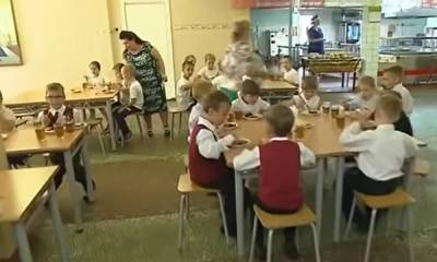 В России школьников запретили кормить макаронами и колбасой