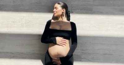 Кайли Дженнер сообщила, что ждет второго ребенка
