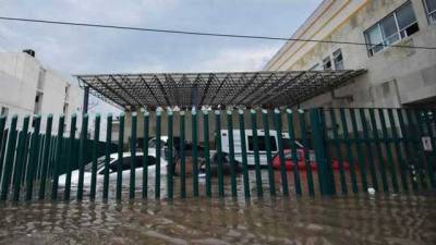 Наводнение накрыло больницу в Мексике: много жертв