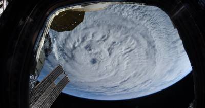 Мощный и свирепый. Астронавты зафиксировали из космоса ураган опасней "Иды" (фото)