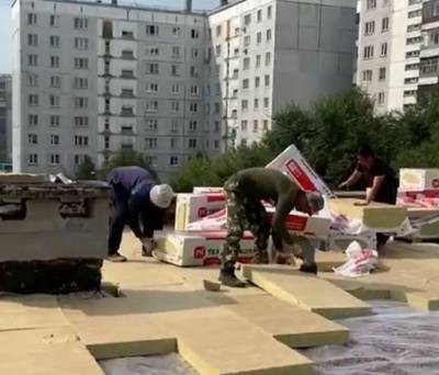 «Забрался на крышу и посмотрел»: глава Новокузнецка проверил ремонт протекающей кровли детского сада