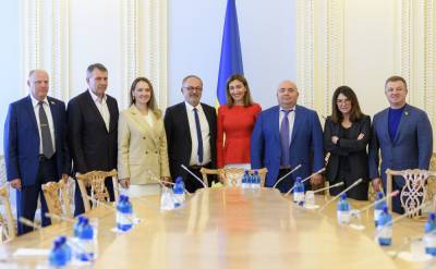 Депутаты от ОПЗЖ обсудили с сенаторами Франции вопросы мира на Востоке и Минских договоренностей