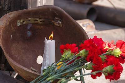 На Пискаревском кладбище почтили память погибших в годы блокады петербуржцев