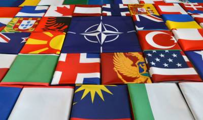 Стучите, но вам не откроют: Украина будет стоять у дверей НАТО ближайшие 10 лет