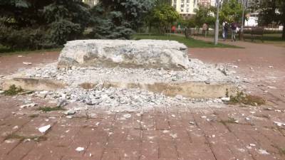 На этом месте будет монумент покаяния России: МИД Украины удивился реакцией РФ на демонтаж памятного знака в честь дружбы между Киевом и Москвой