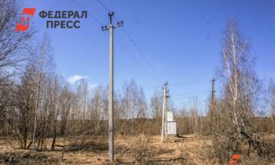 В Свердловской области энергетики строят электросеть в проблемном поселке