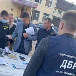 В Винницкой области на взятке поймали чиновника ГСЧС. Фото