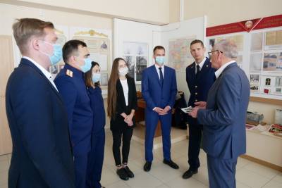 В Ульяновске ветеран следствия провёл историческую лекцию для молодых коллег и их общественных помощников