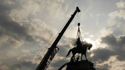 В Ричмонде демонтировали памятник генералу конфедератов Роберту Ли