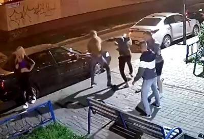 «С такими друзьями и враги не нужны»: Молодой человек спровоцировал драку и подставил под кулаки друга в Мурино