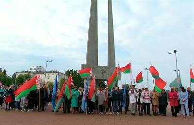 Витебск принял эстафету республиканского автопробега «Символ единства»: гостей встречали на площади Победы