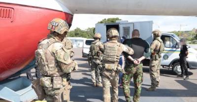 Учения в аэропорту Ужгорода: террористы захватили вертолет, выдвинув требования о Донбассе
