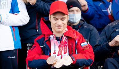 «Без шевронов и нашивок можно было легко понять нашу принадлежность к России - паралимпийцы рассказали о национальной экипировке Forward