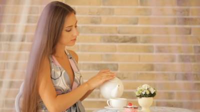 Напиток долгожителей: назван необычный чай, который снижает сахар в крови и защищает сердце