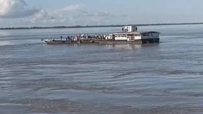 В Индии затонули два судна с сотней пассажиров на борту