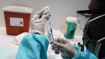 Глава ВОЗ призвал продлить мораторий на бустерные дозы вакцины от COVID-19