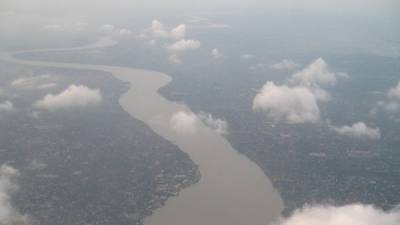 Суда с десятками пассажиров затонули на реке Брахмапутра в Индии