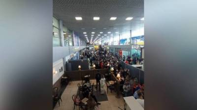 Воронежцы устроили давку в ожившем после пандемии аэропорту
