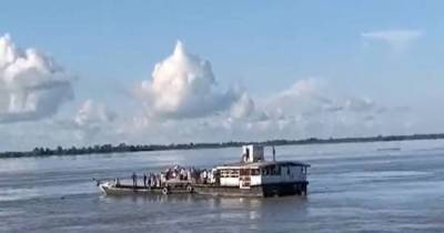 Катастрофа в Индии: на реке столкнулись два судна с 200 пассажирами на борту (видео)