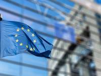 Еврокомиссия требует через суд наложить финансовые санкции на Польшу