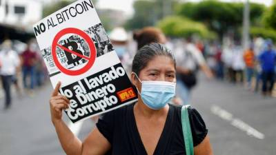 Сальвадор первым в мире сделал биткоин официальной валютой. В стране протесты, на бирже обвал