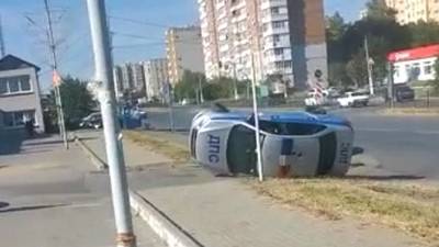 В Таганроге женщина не справилась со своей «Ладой» и перевернула машину ДПС