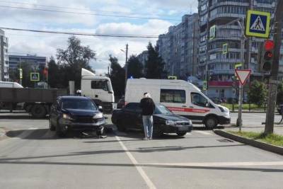 Костромские ДТП: «Лада Приора» против «Honda CR-V»