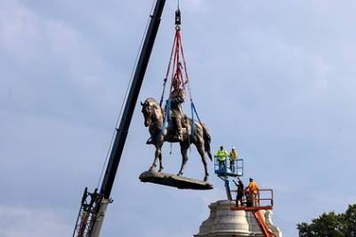 В США снесли главный памятник в столице Конфедерации