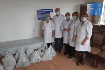 В пункты вакцинации Дагестана начали доставлять продуктовую помощь пожилым гражданам