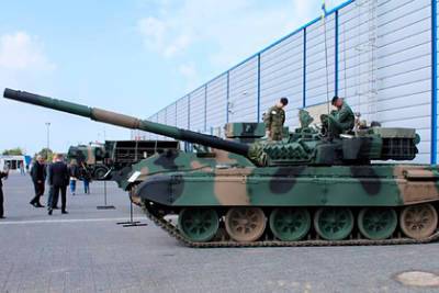 В Польше представили улучшенный танк Т-72