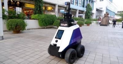На улицах Сингапура появился робот, &quot;стучащий&quot; властям на курильщиков и торгашей (ВИДЕО)