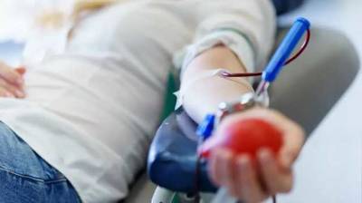 Греческие антипрививочники боятся принимать кровь от вакцинированных против COVID-19 доноров