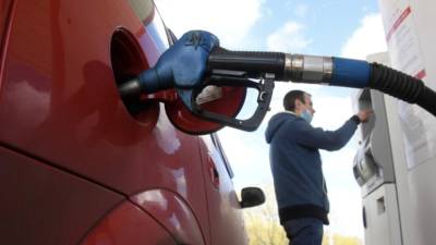 Цены на бензин в России снизились на 0,3%