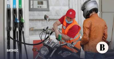 Стоимость бензина на АЗС упала впервые за 1,5 года