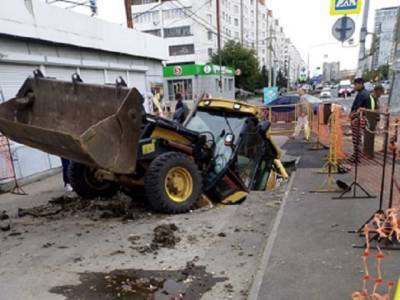 В Челябинске трактор провалился под землю