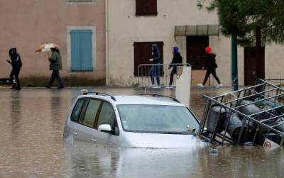 На юго-западе Франции власти эвакуируют жителей из-за угрозы наводнения