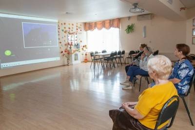 Астраханские бабушки виртуально посетили Санкт-Петербург