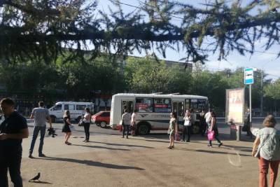 Оренбуржцам приходится долго ждать нужный автобус