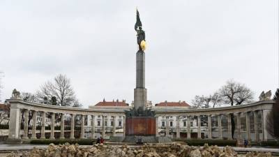 Матвиенко возложила цветы к Мемориалу советским воинам в Вене