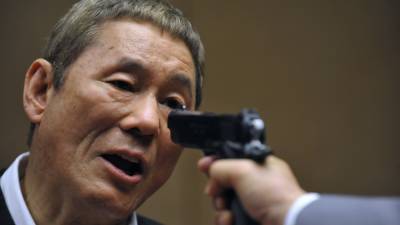 На легендарного режиссера Такеши Китано напали с ножом в Японии