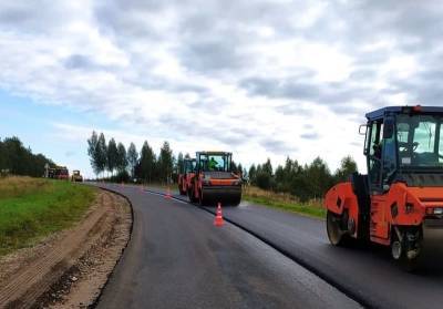 В Хиславичском районе Смоленской области продолжается ремонт дороги
